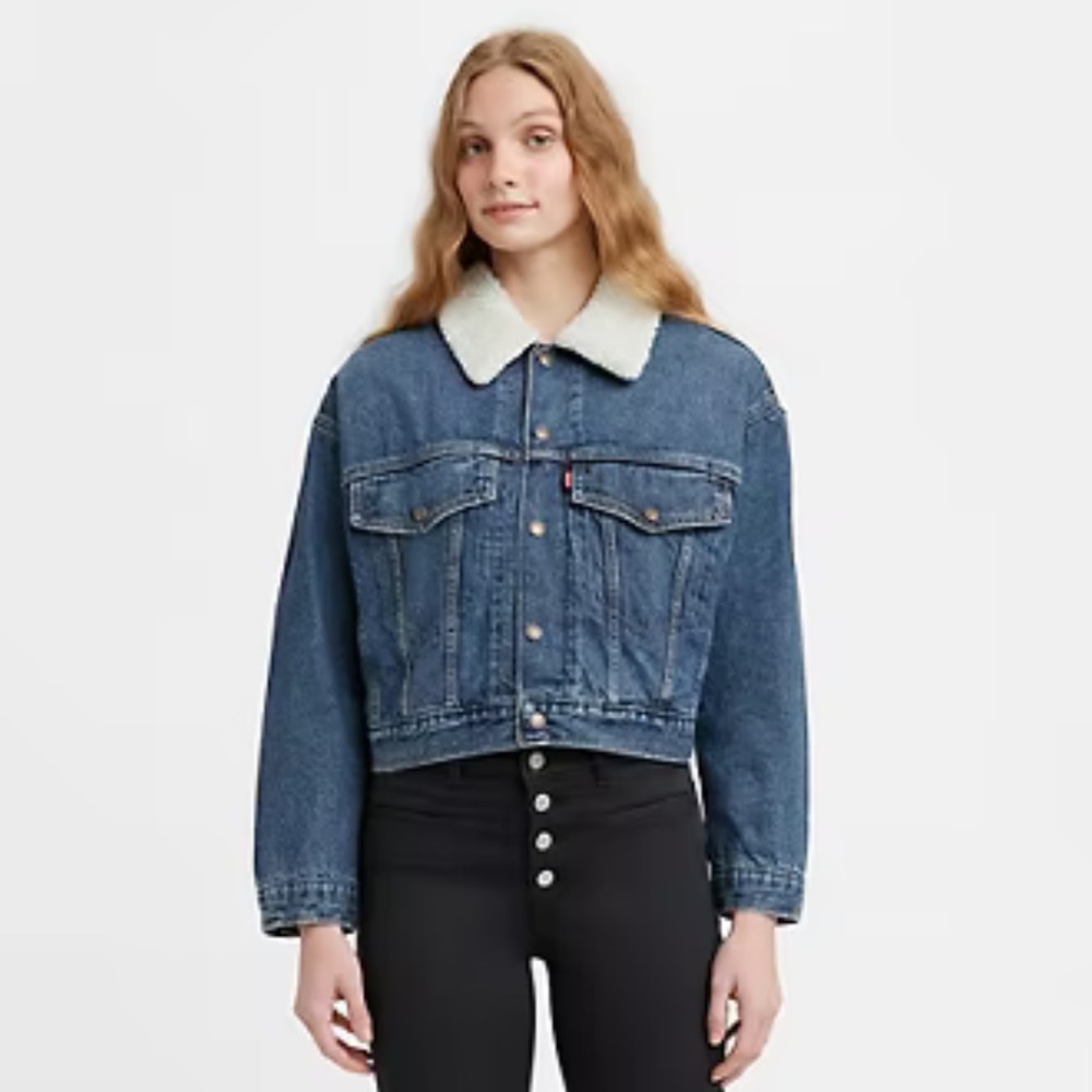 Levi’s Cropped Loose Sherpa Jacket